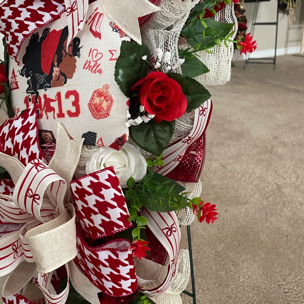 Delta Sigma Theta Red, Off White and White Sorority Wreath - Picture 6 of 6